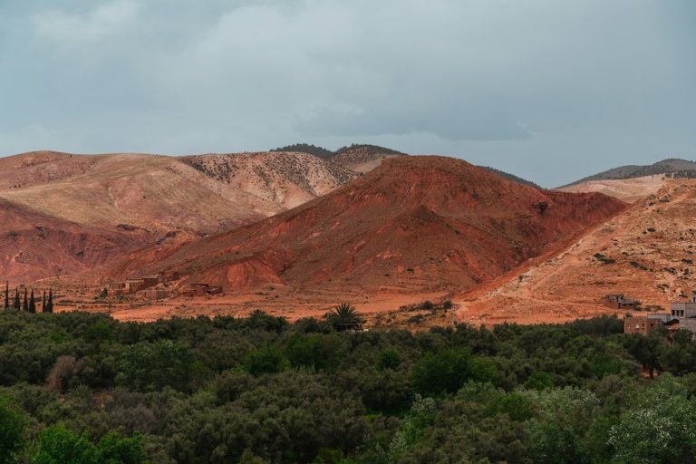 صورة توضيحية للطقس والجبال في المغرب